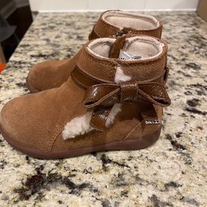 Ugh toddler boots with bow